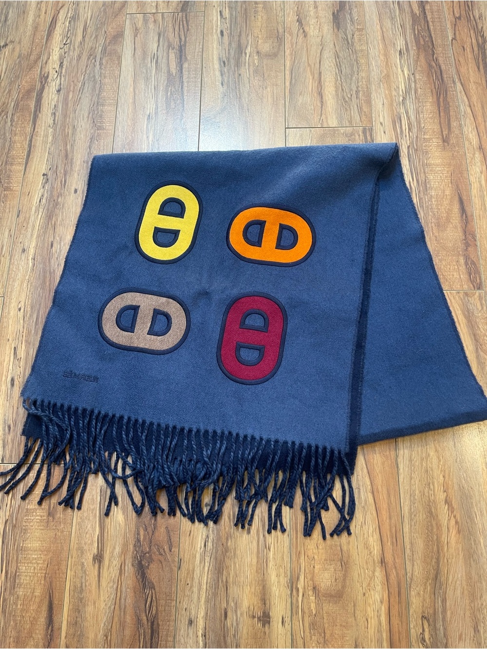 Hermès Recto-Verso Maillons Colores 100% Cashmere Scarf Bleu Marine Reversible - Picture 13 of 16